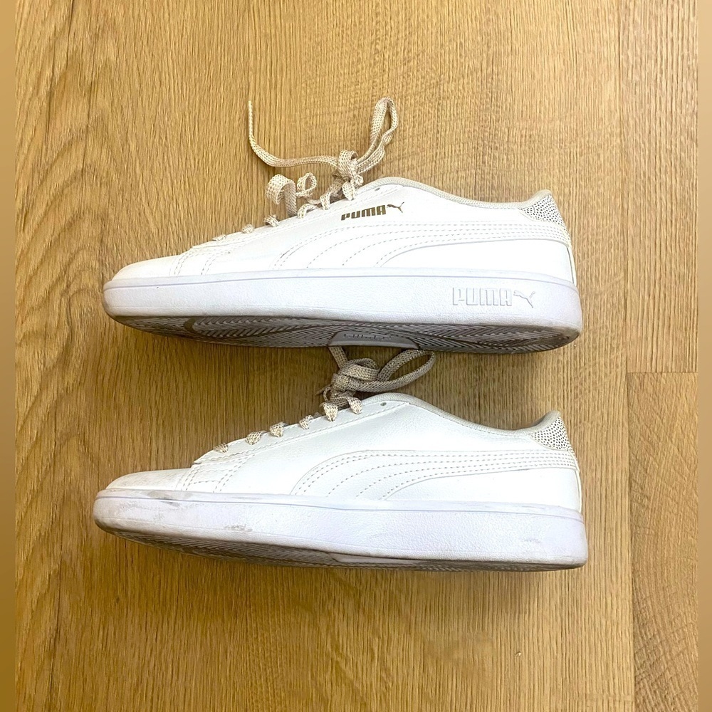 Puma kids Smash metallic logo sneakers size 4